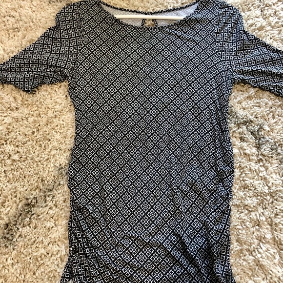 4 Maternity tops, size small - Picture 4 of 10